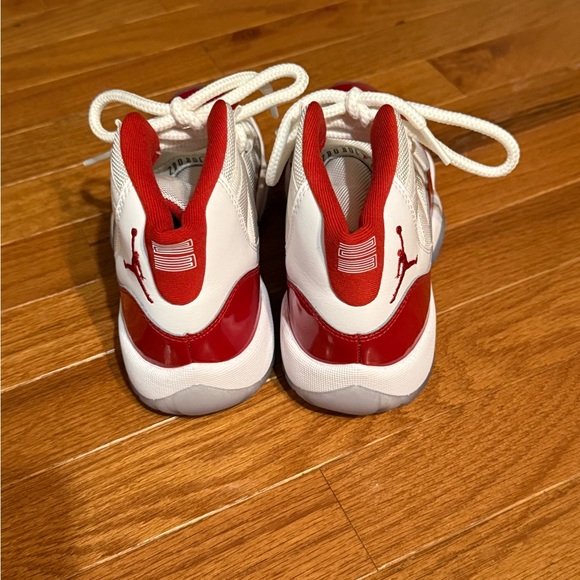 Brand New retro Jordan 11 Kids Red and White Sneakers size 3.5 - Picture 3 of 4